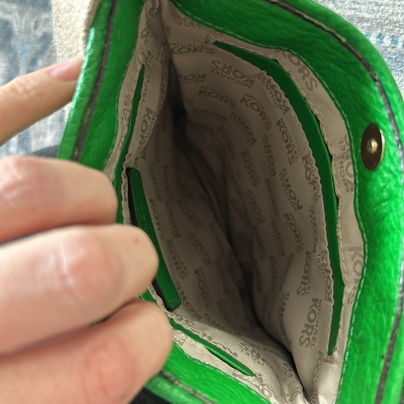 Michael Kors crossbody. EUC - Picture 7 of 7